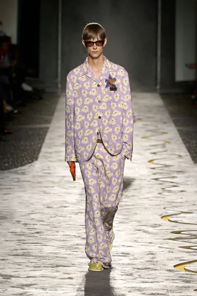 Look 48